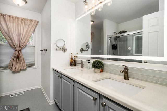 3 HAINES DR, Robbinsville, NJ 08691