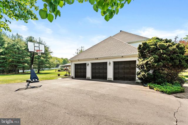 3 HAINES DR, Robbinsville, NJ 08691