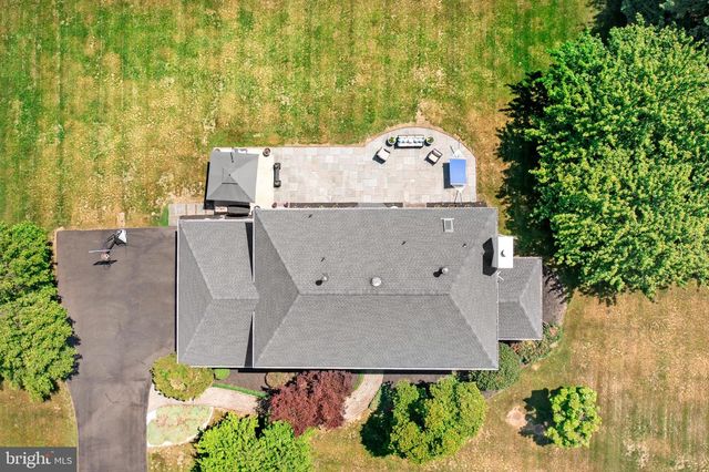 3 HAINES DR, Robbinsville, NJ 08691