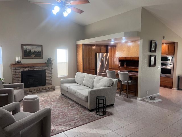 3335 Scottlee Dr, Turlock, CA 95382