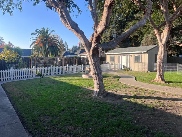 3335 Scottlee Dr, Turlock, CA 95382