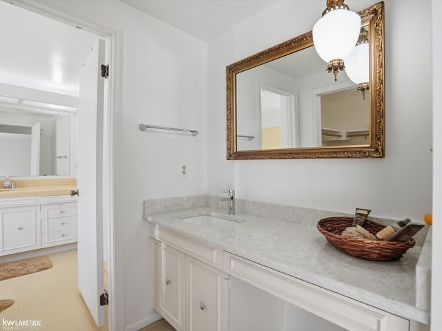 7134 Bridge Way, West Bloomfield, MI 48322
