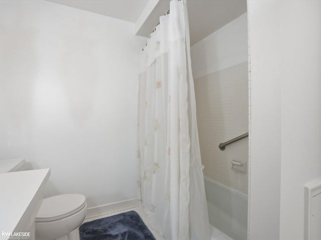 7134 Bridge Way, West Bloomfield, MI 48322