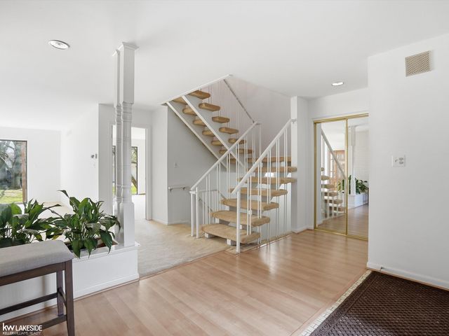 7134 Bridge Way, West Bloomfield, MI 48322
