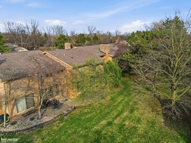 7134 Bridge Way, West Bloomfield, MI 48322