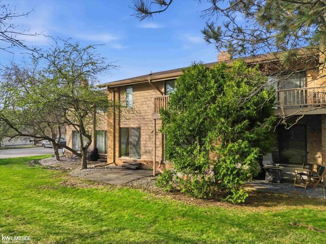 7134 Bridge Way, West Bloomfield, MI 48322