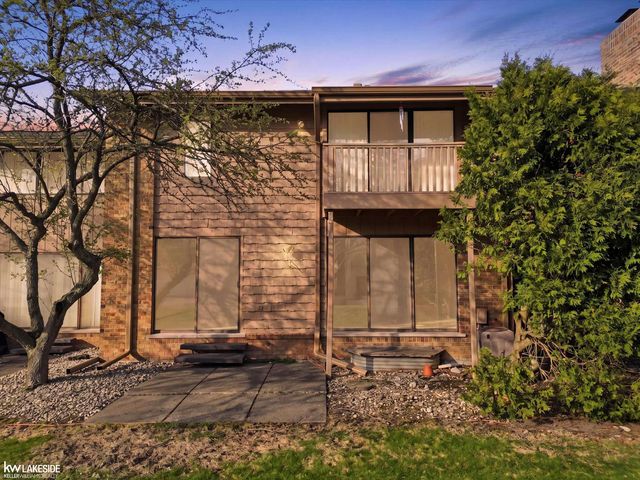 7134 Bridge Way, West Bloomfield, MI 48322