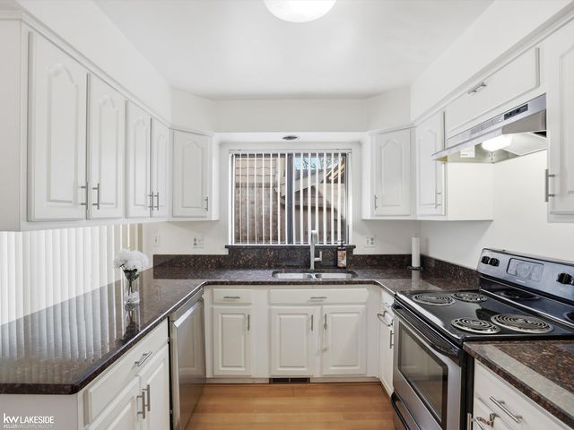 7134 Bridge Way, West Bloomfield, MI 48322