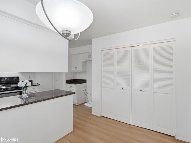 7134 Bridge Way, West Bloomfield, MI 48322