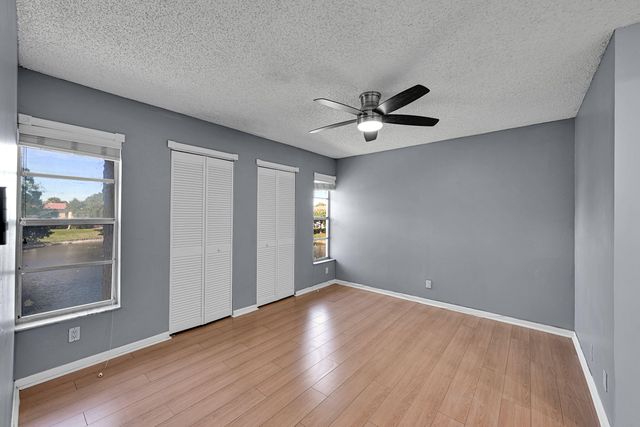 906 Twin Lakes Drive 8-j, Coral Springs, FL 33071