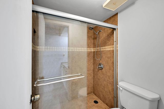 906 Twin Lakes Drive 8-j, Coral Springs, FL 33071