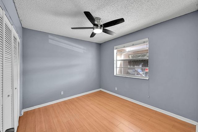 906 Twin Lakes Drive 8-j, Coral Springs, FL 33071