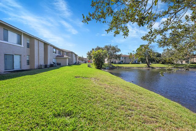 906 Twin Lakes Drive 8-j, Coral Springs, FL 33071