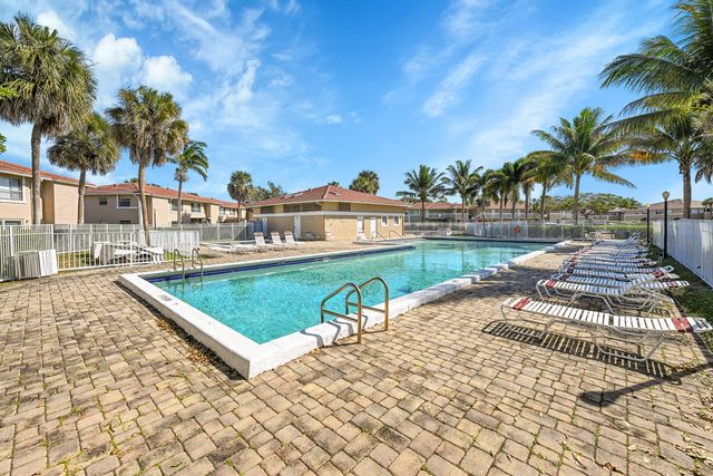 906 Twin Lakes Drive 8-j, Coral Springs, FL 33071