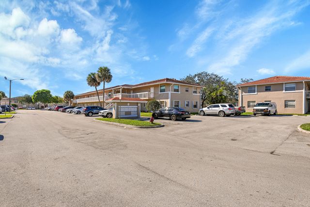 906 Twin Lakes Drive 8-j, Coral Springs, FL 33071