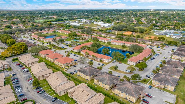 906 Twin Lakes Drive 8-j, Coral Springs, FL 33071