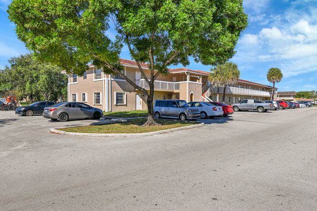 906 Twin Lakes Drive 8-j, Coral Springs, FL 33071