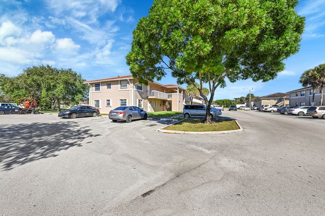 906 Twin Lakes Drive 8-j, Coral Springs, FL 33071
