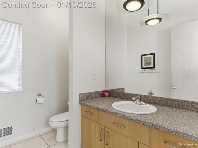 28710 Castlegate Drive, Southfield, MI 48034