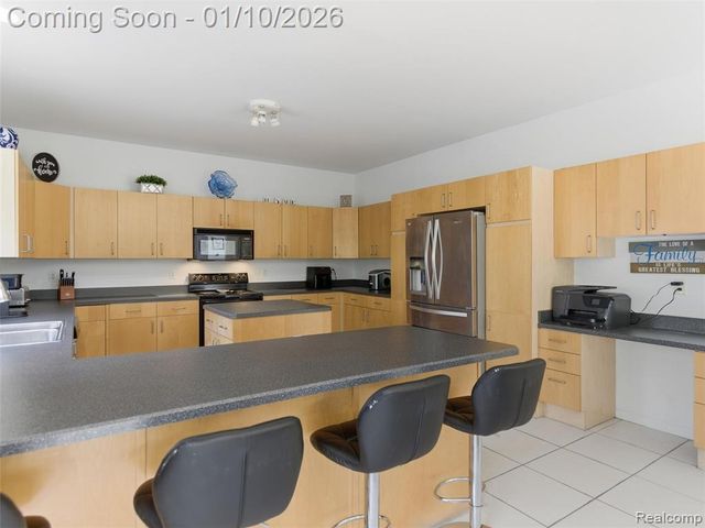 28710 Castlegate Drive, Southfield, MI 48034