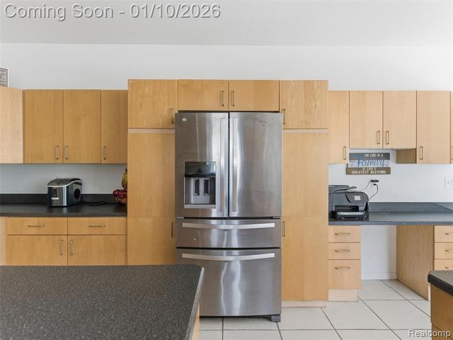 28710 Castlegate Drive, Southfield, MI 48034