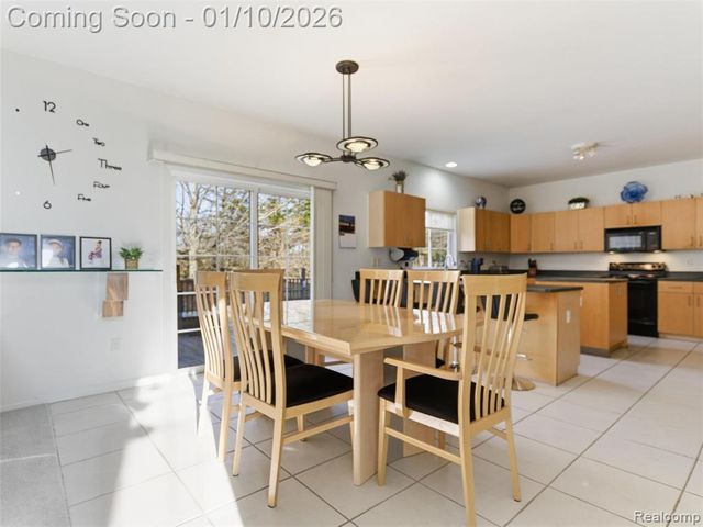 28710 Castlegate Drive, Southfield, MI 48034