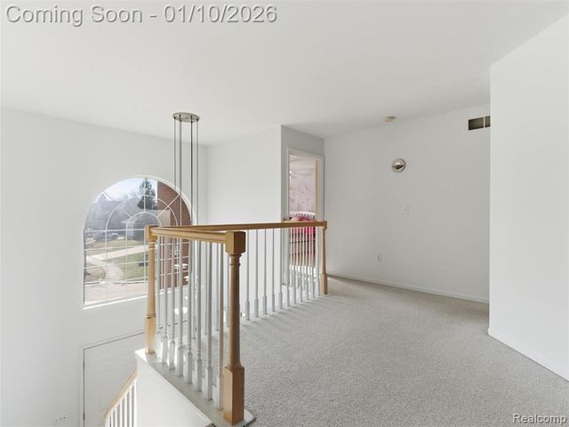 28710 Castlegate Drive, Southfield, MI 48034