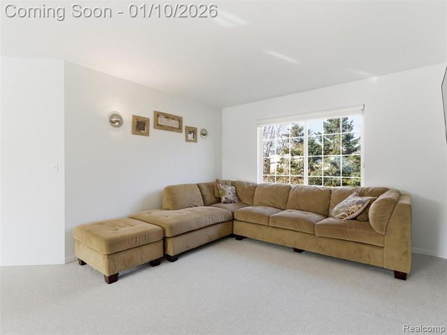 28710 Castlegate Drive, Southfield, MI 48034