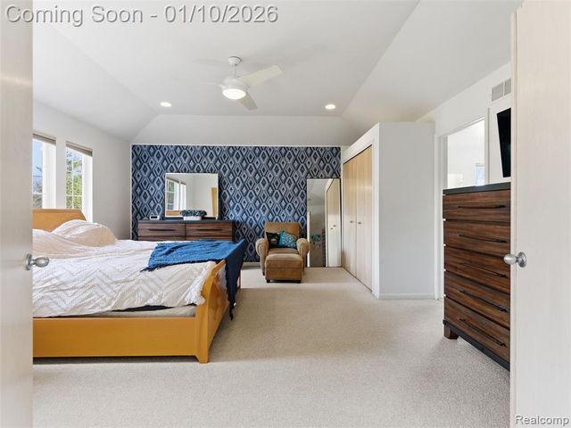 28710 Castlegate Drive, Southfield, MI 48034