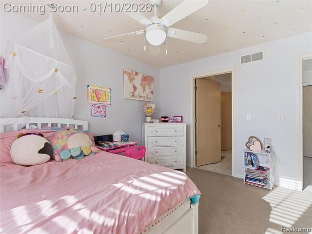 28710 Castlegate Drive, Southfield, MI 48034