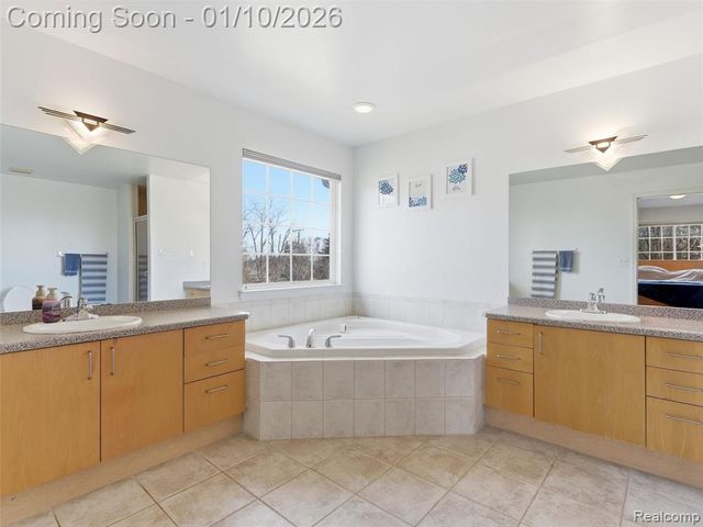 28710 Castlegate Drive, Southfield, MI 48034