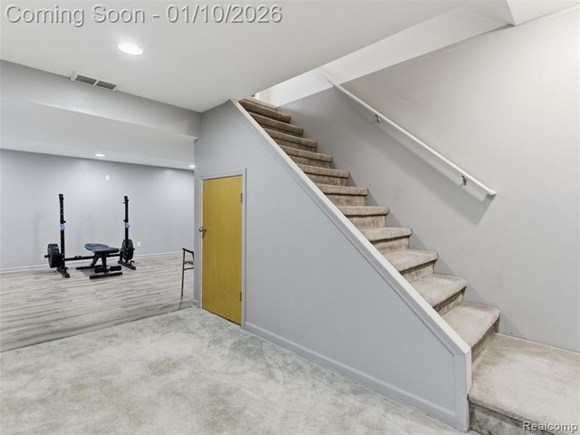 28710 Castlegate Drive, Southfield, MI 48034