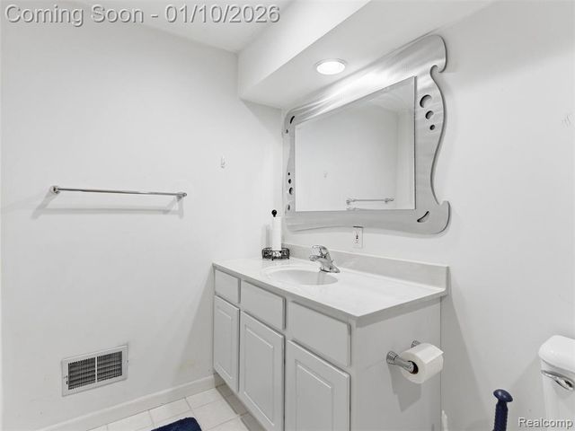 28710 Castlegate Drive, Southfield, MI 48034