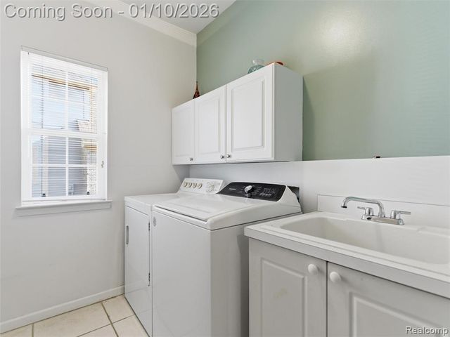 28710 Castlegate Drive, Southfield, MI 48034