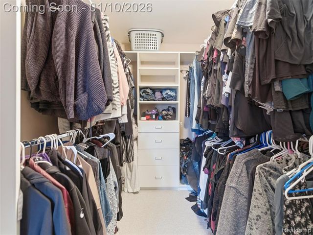 28710 Castlegate Drive, Southfield, MI 48034