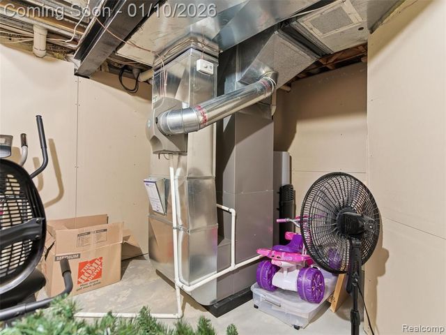 28710 Castlegate Drive, Southfield, MI 48034