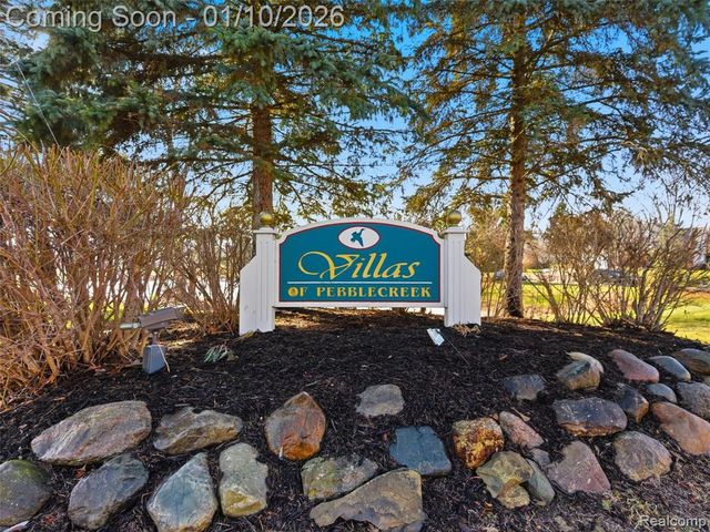 28710 Castlegate Drive, Southfield, MI 48034