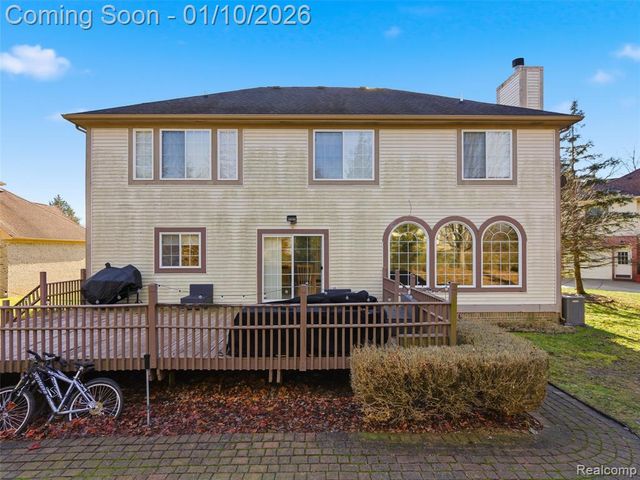 28710 Castlegate Drive, Southfield, MI 48034