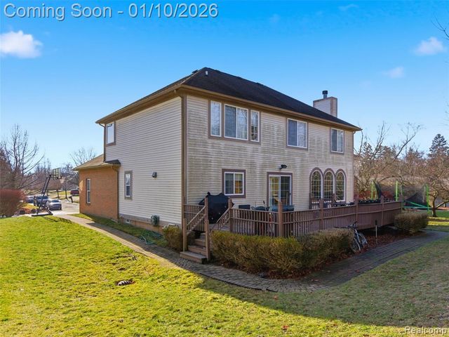 28710 Castlegate Drive, Southfield, MI 48034