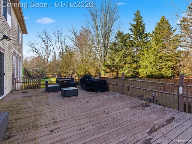 28710 Castlegate Drive, Southfield, MI 48034