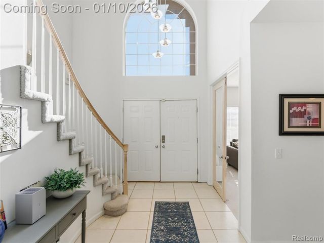 28710 Castlegate Drive, Southfield, MI 48034