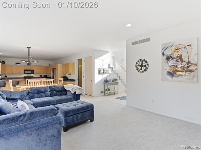 28710 Castlegate Drive, Southfield, MI 48034