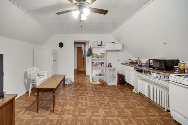 924 N PULASKI Avenue, Chicago, IL 60651