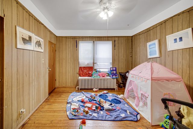 924 N PULASKI Avenue, Chicago, IL 60651