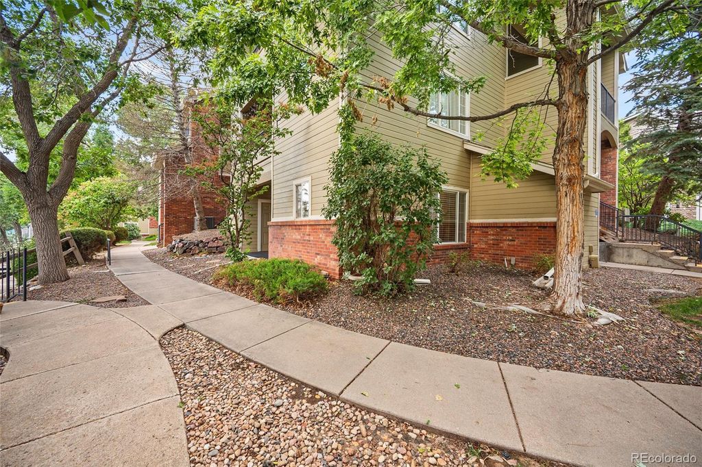 Image 2 of property listing at 8400 S Upham Way F22, Littleton, CO 80128