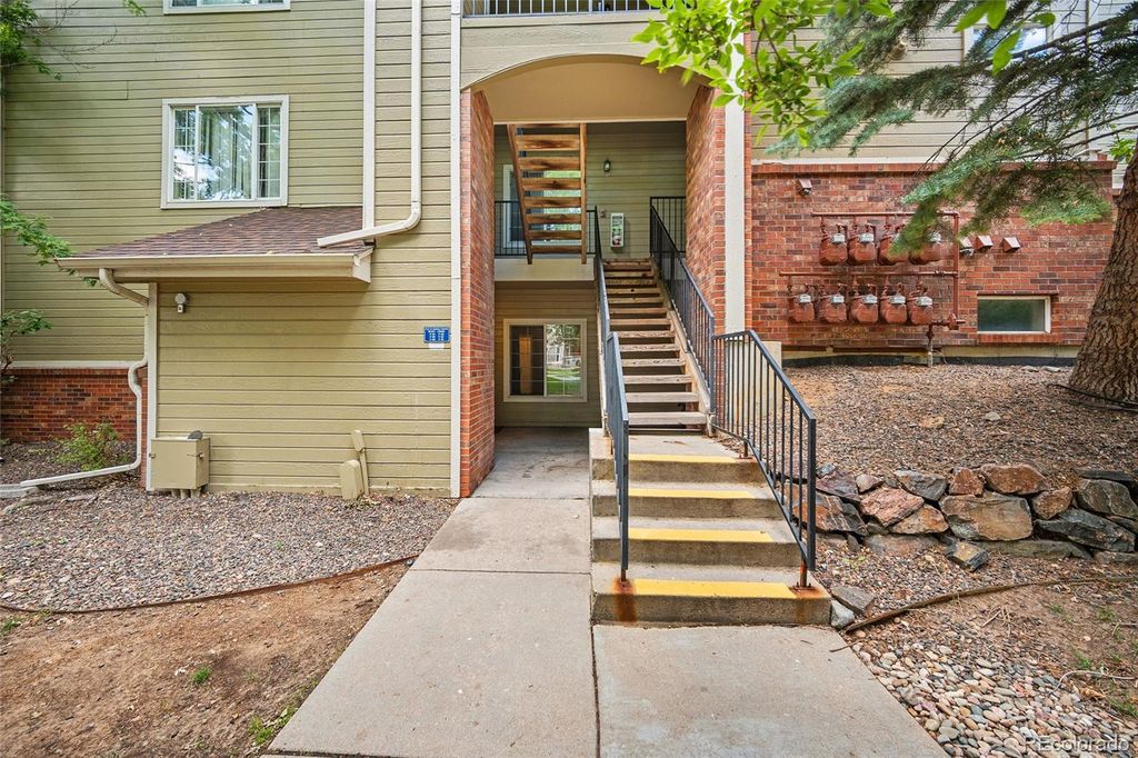 Image 3 of property listing at 8400 S Upham Way F22, Littleton, CO 80128