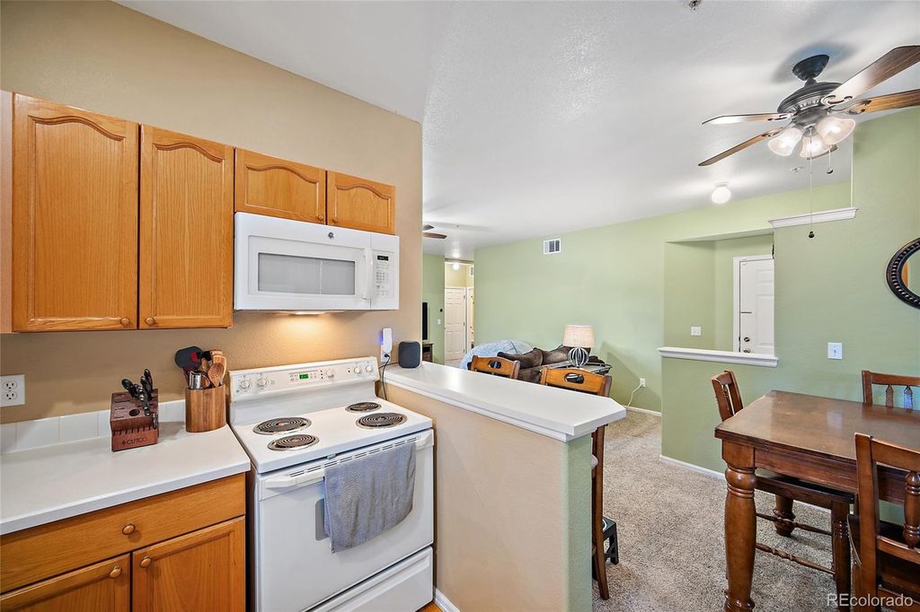 Image 8 of property listing at 8400 S Upham Way F22, Littleton, CO 80128