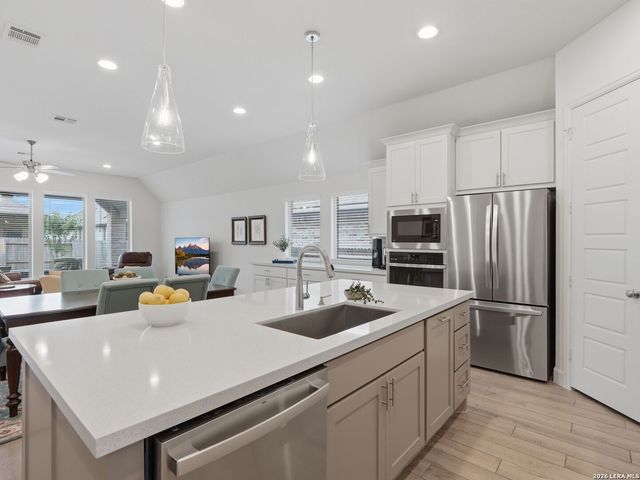 1833 LUNA ST, New Braunfels, TX 78132