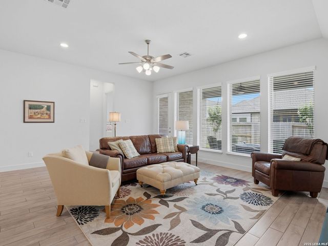 1833 LUNA ST, New Braunfels, TX 78132