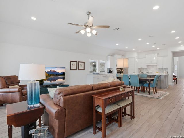 1833 LUNA ST, New Braunfels, TX 78132